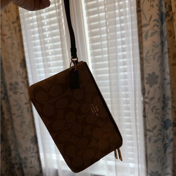 Coach Black Leather Tag Wristlet with Gold Chain - Picture 3 of 8